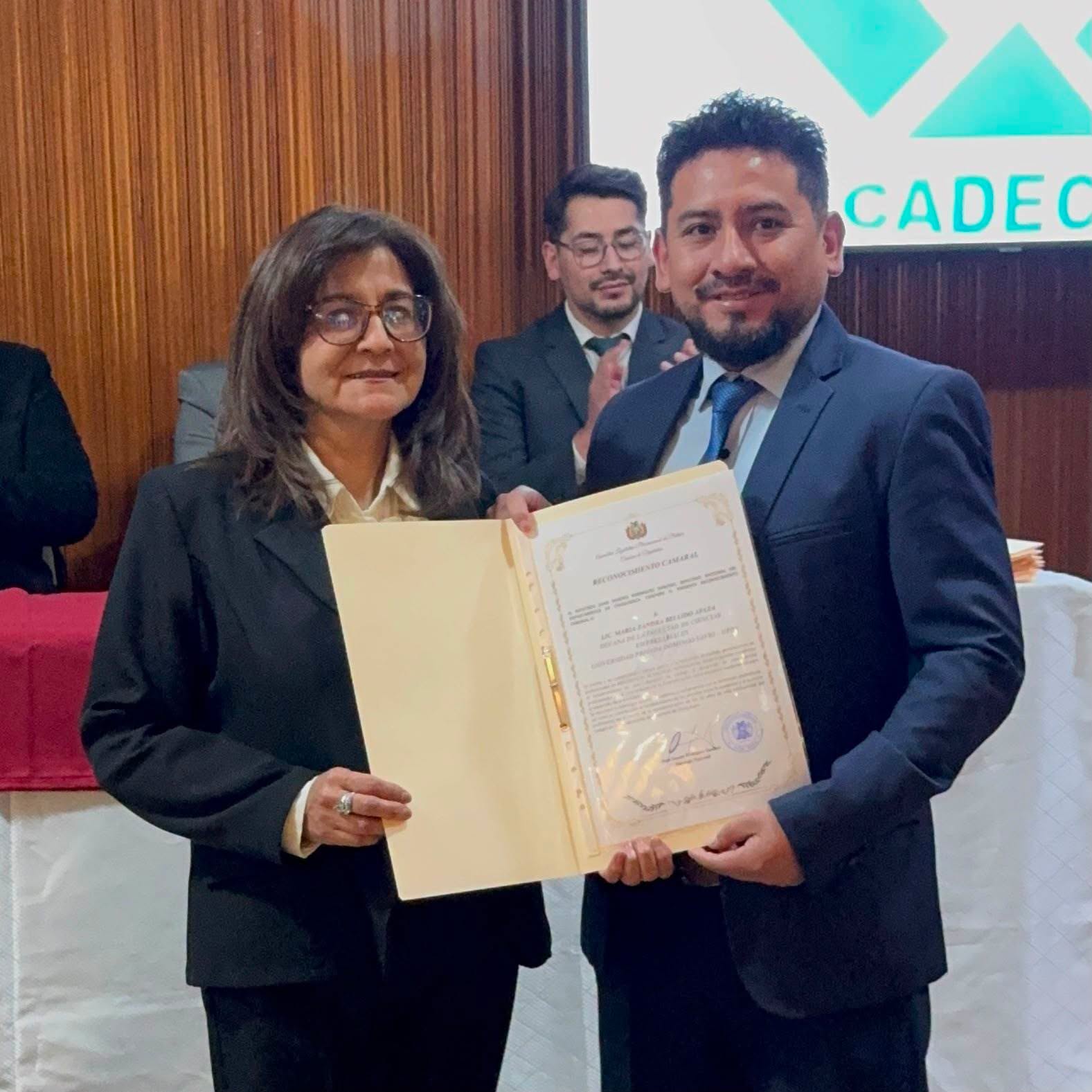 Entrega de reconocimiento cameral