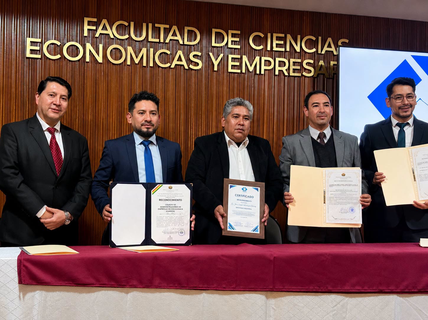 Reconocimiento a miembros CADECH